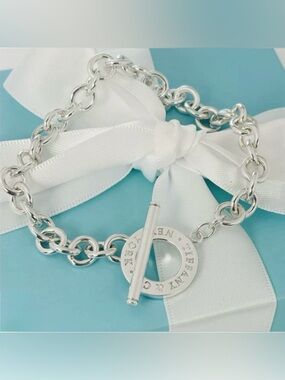 Authenticated Tiffany & Co Toggle Bracelet Charm Silver Return to Tiffany 7.75”